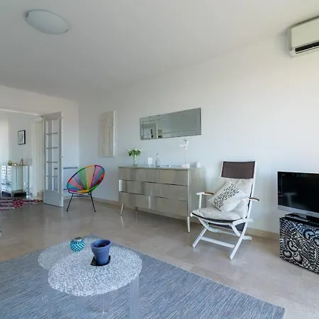 In A With Swimming Pool Wifi Lägenhet